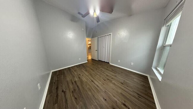 Building Photo - 4768 Ridgemoor Cir
