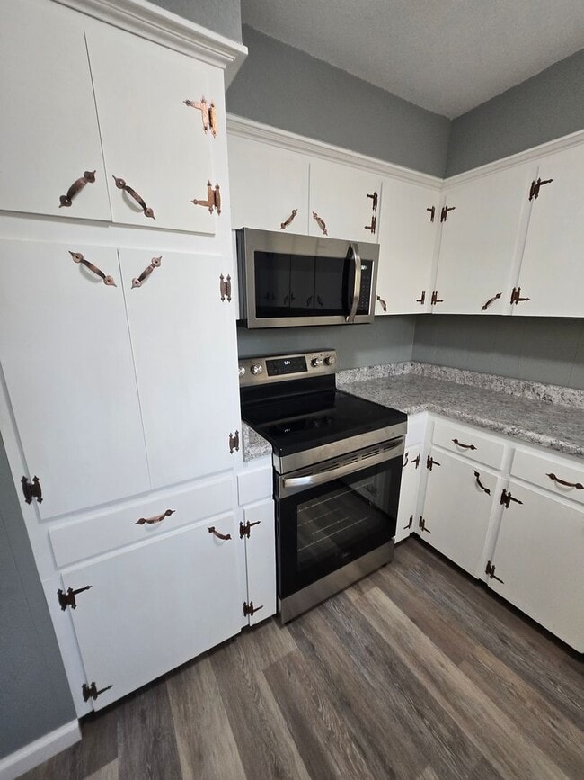 Building Photo - Charming 3-Bedroom, 2-Bathroom Brick Home for Rent