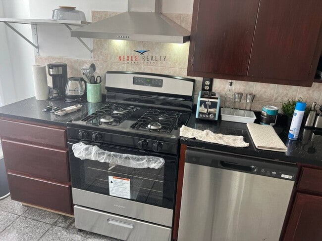 Building Photo - 33-19 69th St