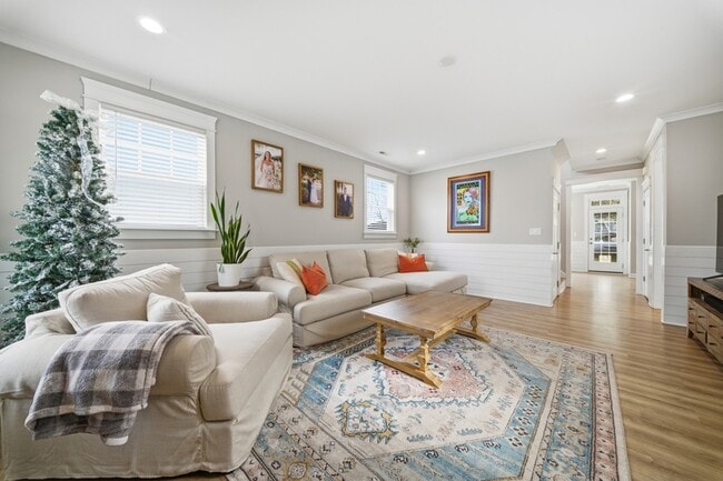 Building Photo - 9610 7th Bay St