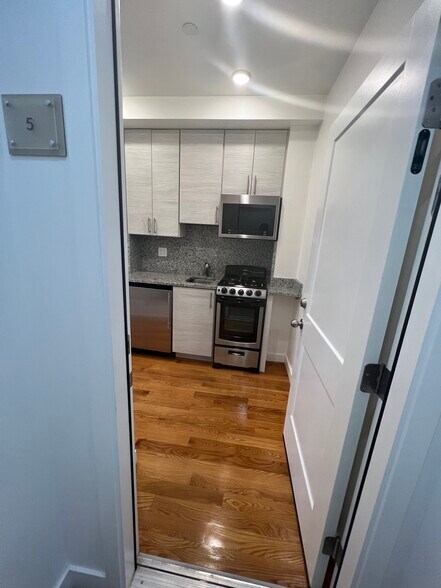 Building Photo - 16 5th St