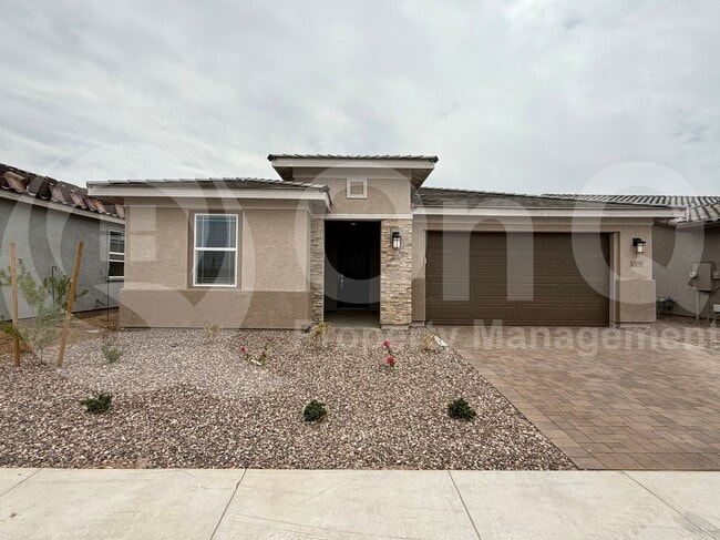 Building Photo - 23097 E Saddle Way