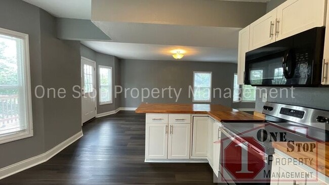 Building Photo - Beautiful 4 Bedroom 2.5 Bathroom Home in K...