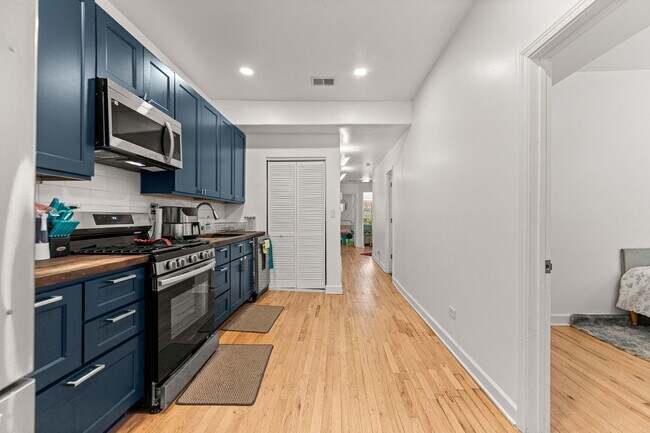 Building Photo - 6722 S Ridgeland Ave
