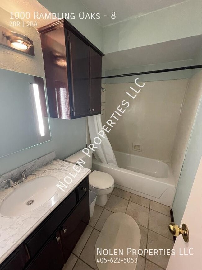 Building Photo - 1000 Rambling Oaks Dr