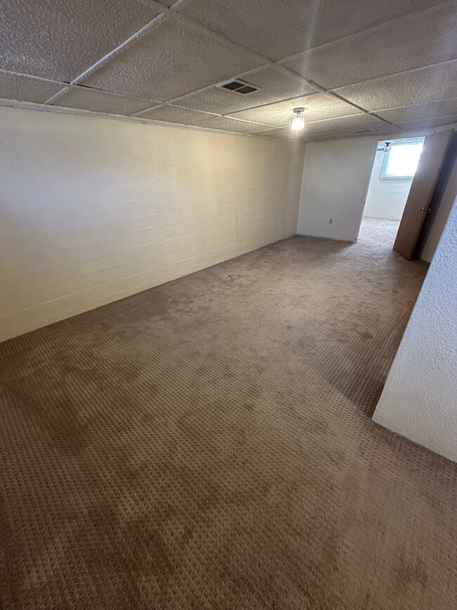 Building Photo - 957 N Ridgewood Dr