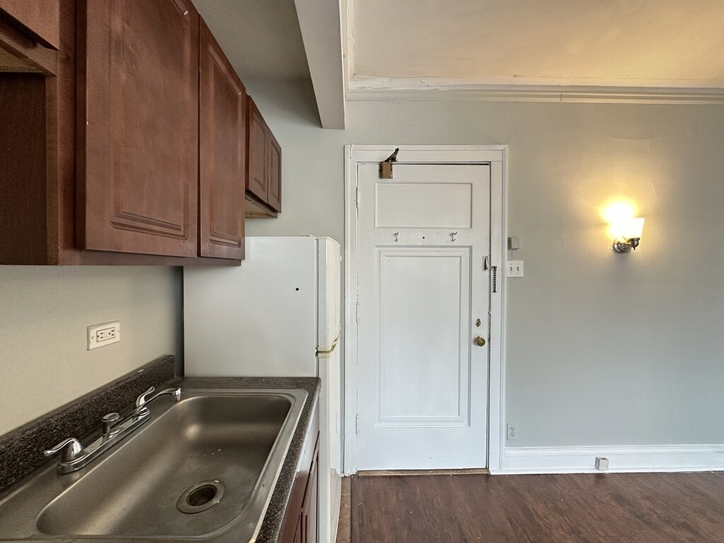Building Photo - 4349 N Damen Ave