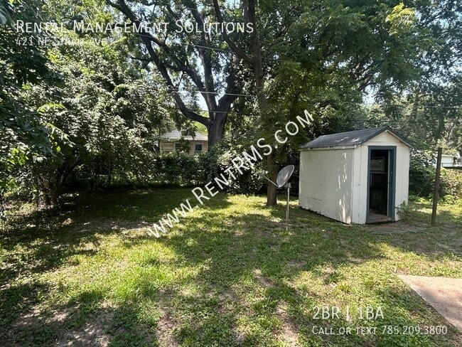 Building Photo - 421 NE Strait Ave