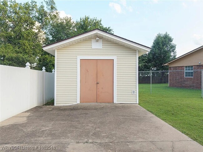 Building Photo - 3203 S 65th Cir