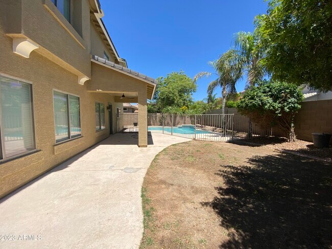 Building Photo - 4909 E Colonial Dr