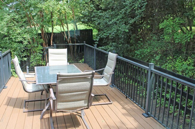 Building Photo - 7 Rockbrook Dr