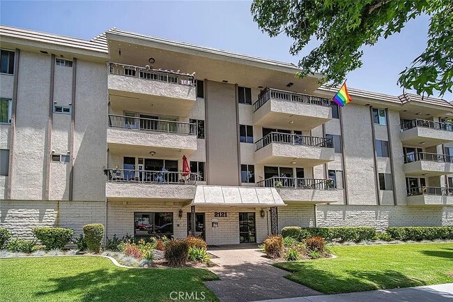 Building Photo - 2121 E 1st St