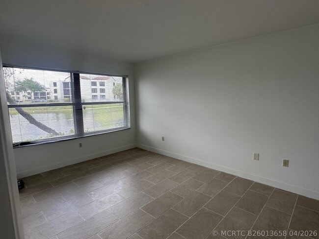 Building Photo - 208 Lake Pointe Dr