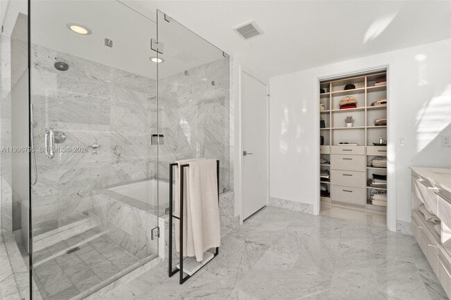 Building Photo - 3131 NE 7th Ave