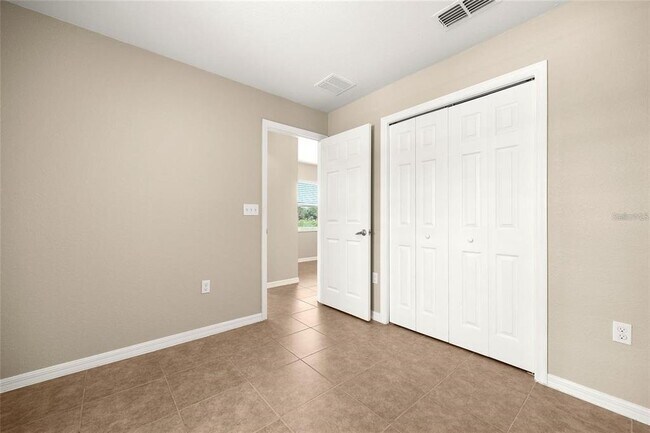 Building Photo - 5646 Great Egret Dr
