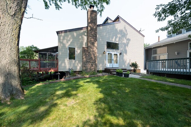 Building Photo - 3477 Pilgrim Ln N