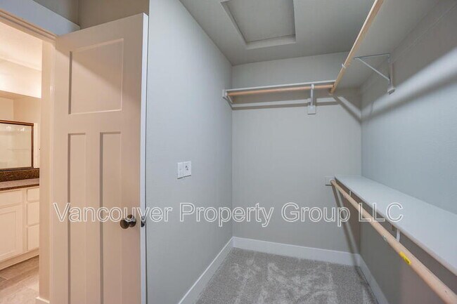 Building Photo - 2217 E Juniper Cir