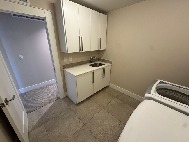 Building Photo - Perfect Sloan Lake Home with all the features and great views