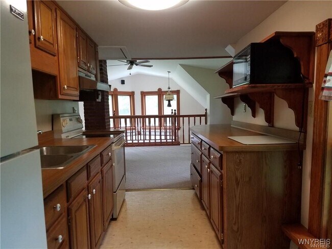 Building Photo - 2885 Hess Rd