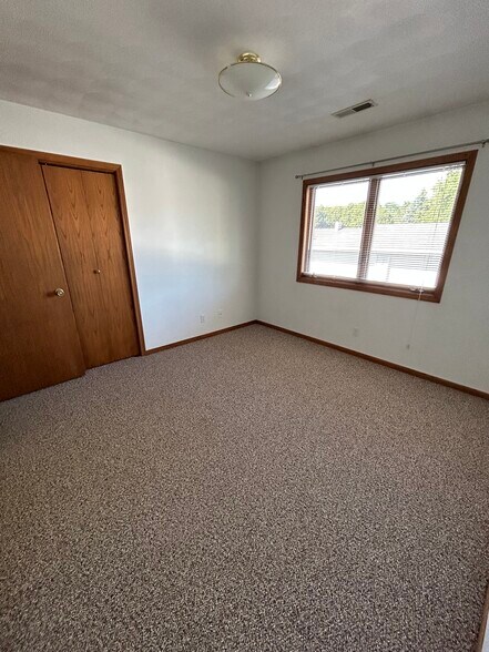 Building Photo - 715 S Canterbury Dr