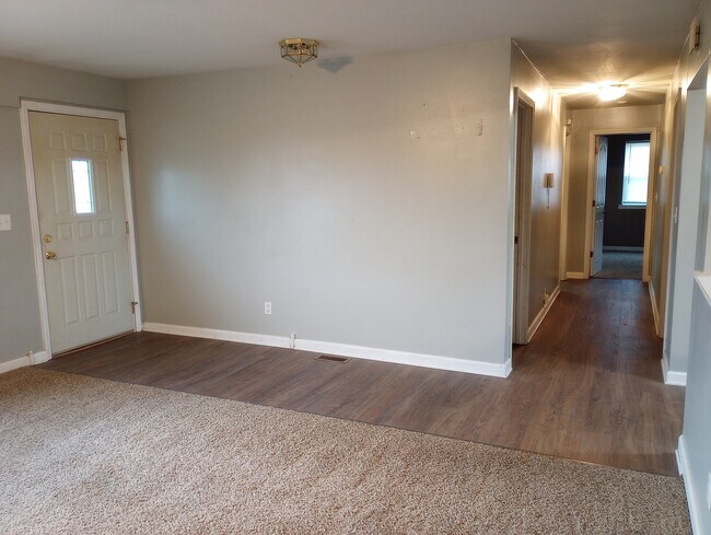 Building Photo - 24 NW 525th Rd