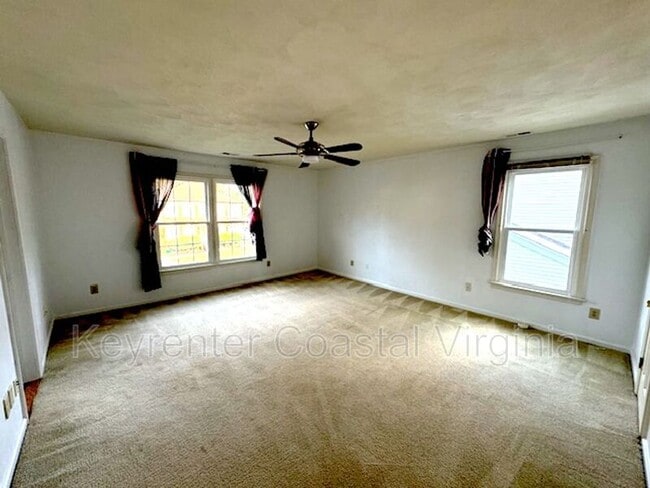 Building Photo - 913 Edgewater Dr