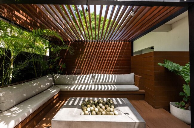 Building Photo - 1635 SW 19th Ter