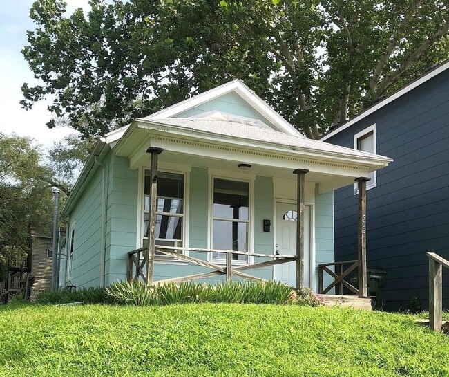 Building Photo - 2 Bed, 1 Bath House - Apply TODAY!!