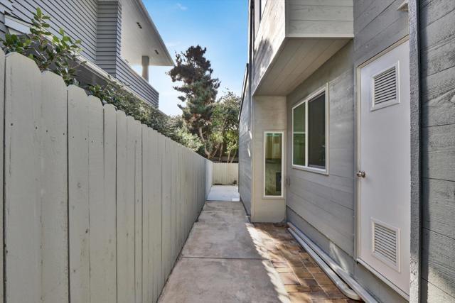 Building Photo - 410 Stratford Ct