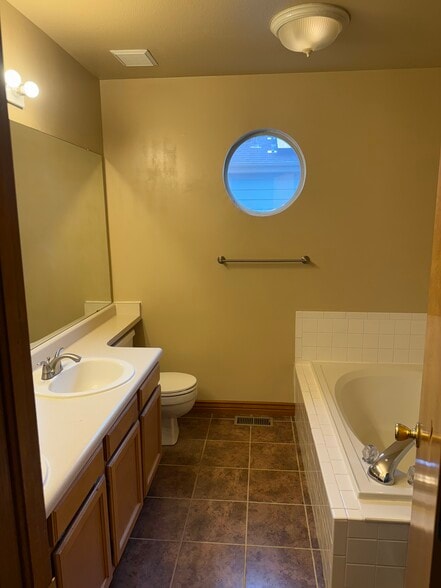 Master Bathroom - 11717 Chase Ct