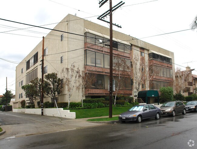 Building Photo - 5221 Bellingham Avenue Apartments