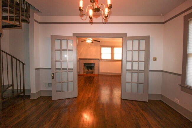 Building Photo - 436 W Rosewood Ave