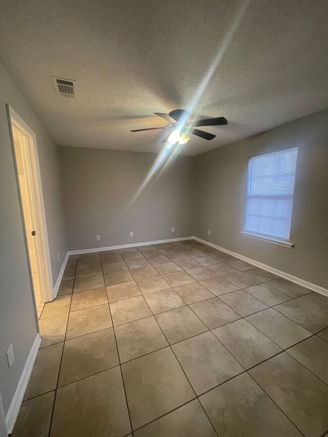 Building Photo - 113 Leeswood Cir