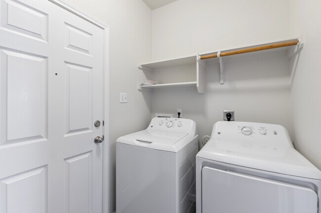 Building Photo - 8011 Fieldstone Dr