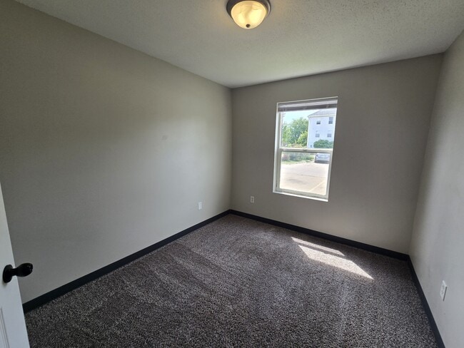 Building Photo - 60 Miller Ave SW