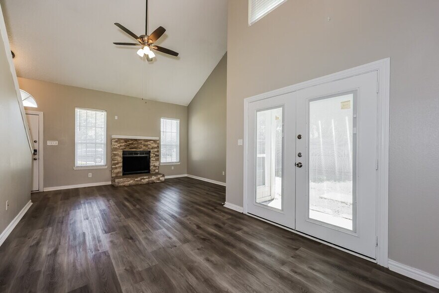 Building Photo - 1119 Brewer Dr