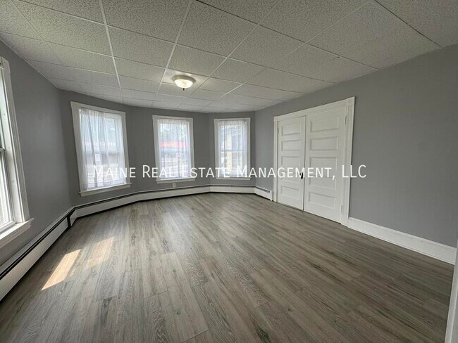 Building Photo - 131 College Ave
