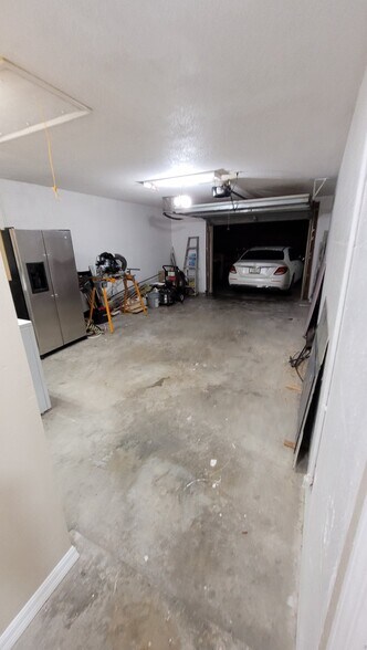 Building Photo - 4021 Catalina Dr