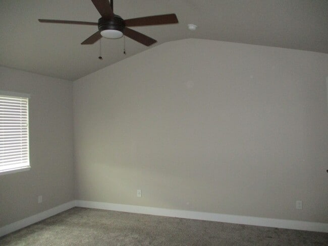 Building Photo - Beautiful, Dog Friendly - 3 Bedroom, 2.5 B...
