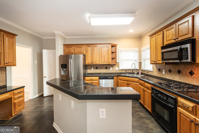 Building Photo - 155 Glenwood Ln