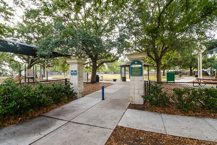 Building Photo - 4750 Kempston Dr
