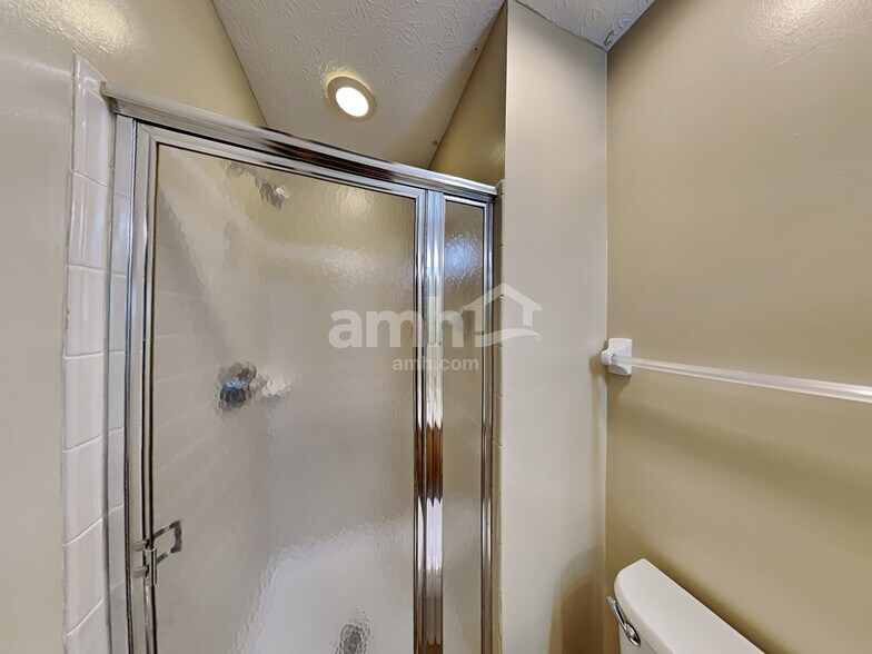 Building Photo - 4831 Ballentine Dr