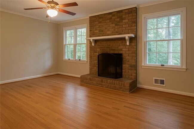 Building Photo - 1719 Chateau Dr