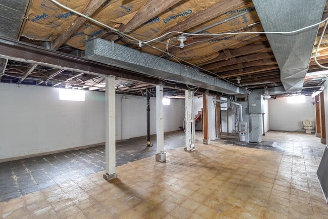 Building Photo - 2319 Hecker Ave