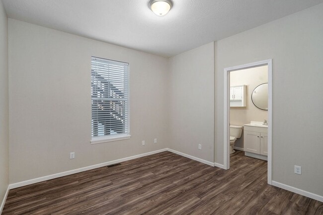 Building Photo - 312 S Hampton Ave