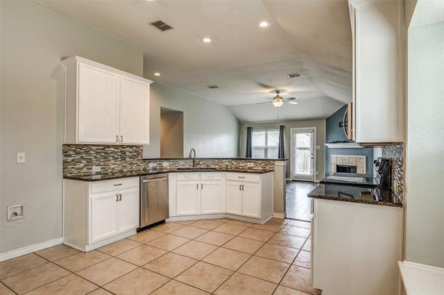 Building Photo - 2700 Dawn Spring Dr