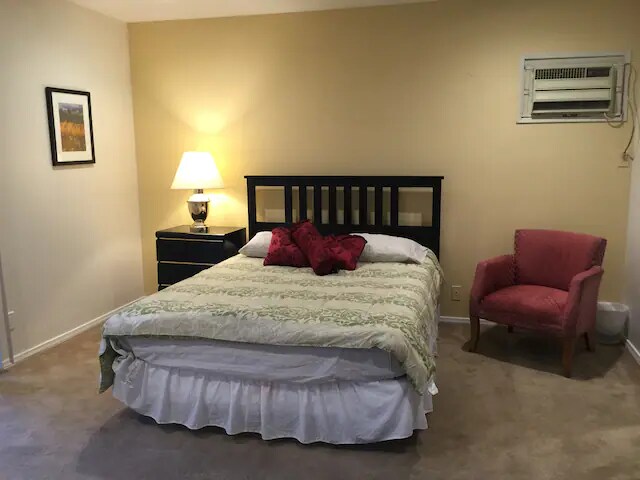 Building Photo - 6614 Noble Ave