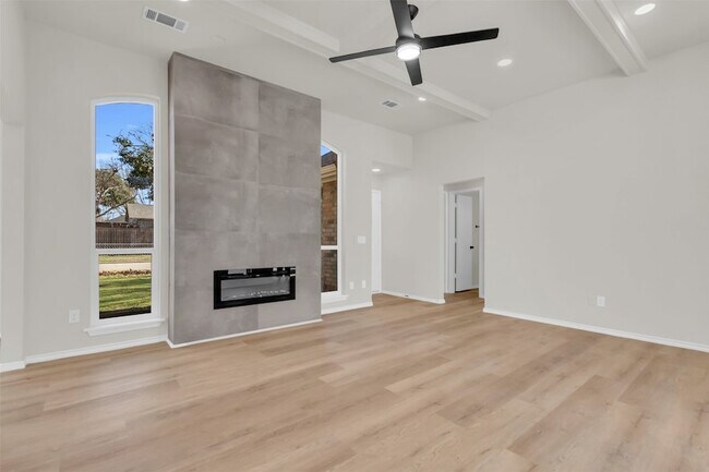 Building Photo - 8691 Pebblebrook Dr