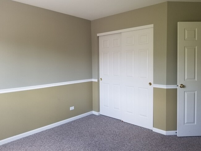 Building Photo - Aurora Two Bed Two Story Townhome