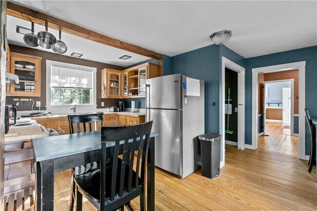 Building Photo - 26 Perry St